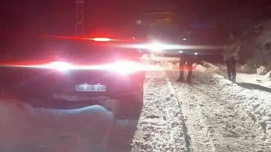 Bağ evine gitmek isterken mahsur kalan 2 şahsın yardımına polis yetişti