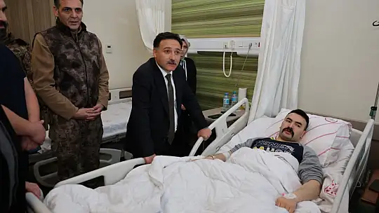 Bakan Çiftçi, operasyonda yaralanan özel harekat polisiyle görüntülü konuştu