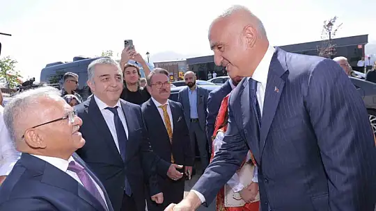 Bakan Ersoy: 'Silahların değil, şarkıların, türkülerin sesinin çıkmasını istiyoruz'