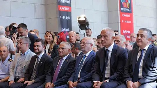 Bakan Ersoy: 'Silahların değil, şarkıların, türkülerin sesinin çıkmasını istiyoruz'