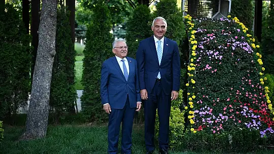 Bakan Ersoy'dan Başkan Büyükkılıç'a ve Kayseri'ye övgüler