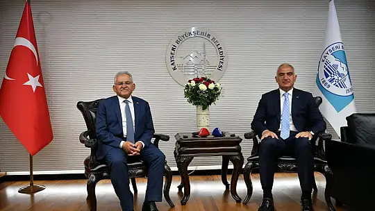 Bakan Ersoy'dan Başkan Büyükkılıç'a ve Kayseri'ye övgüler