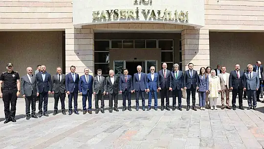 Bakan Uraloğlu'ndan Vali Çiçek'e ziyaret