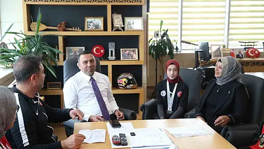 Bakan Yardımcısı Yerlikaya şampiyonları kutladı