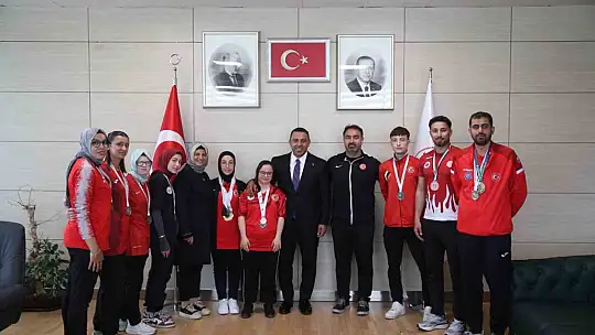 Bakan Yardımcısı Yerlikaya şampiyonları kutladı