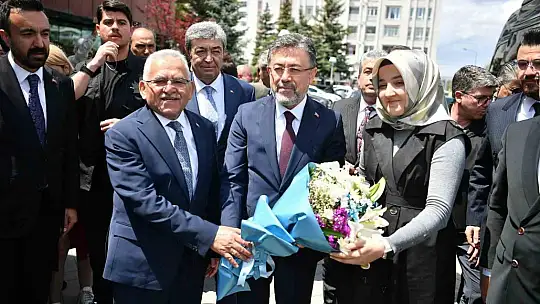 Bakan Yumaklı'dan Başkan Büyükkılıç'a 'tarım ve heyvancılık' teşekkürü