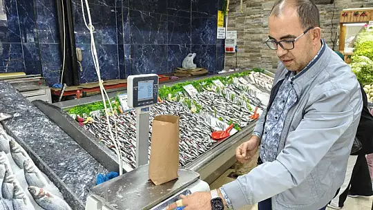 Balık tezgahları şenlendi