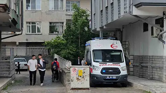 Balkonda düşen yaşlı adam için ekipler seferber oldu