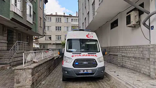 Balkonda düşen yaşlı adam için ekipler seferber oldu