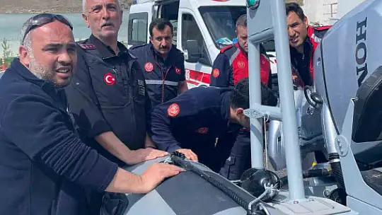 Barajda sörfleri alabora olan 2 kişi kurtarıldı