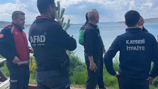 Barajda sörfleri alabora olan 2 kişi kurtarıldı