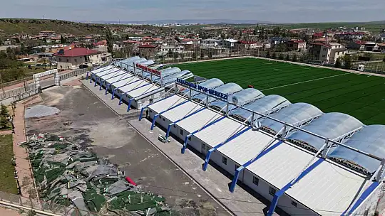 Başakpınar Spor Merkezi'nin çimleri ve yedek kulübeleri yenileniyor