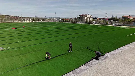 Başakpınar Spor Merkezi'nin çimleri ve yedek kulübeleri yenileniyor