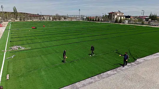Başakpınar Spor Merkezi'nin çimleri ve yedek kulübeleri yenileniyor