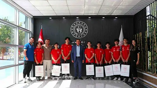 Başarılı milli cimnastikçilerden İl Müdürü Kabakcı'ya ziyaret