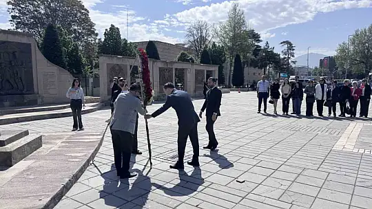 Başkan Akın: 'Plansız açılan fakülteler nedeniyle eczacılık alanında istihdam krizi yaşanmaktadır'