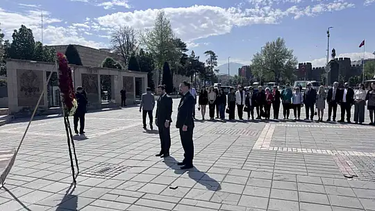 Başkan Akın: 'Plansız açılan fakülteler nedeniyle eczacılık alanında istihdam krizi yaşanmaktadır'