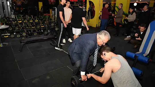 Başkan Büuyükkılıç, AVM'de esnaf ve vatandaşlarla buluştu