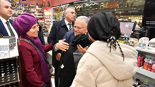 Başkan Büuyükkılıç, AVM'de esnaf ve vatandaşlarla buluştu