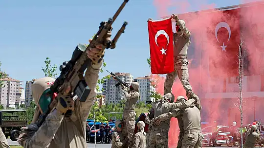 Başkan Büyükkılıç: 'Bayrağımızın özgürce dalgalanmasında jandarmamızın fedakârlığı var'