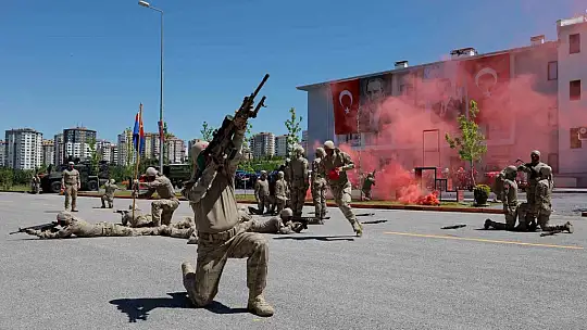 Başkan Büyükkılıç: 'Bayrağımızın özgürce dalgalanmasında jandarmamızın fedakârlığı var'