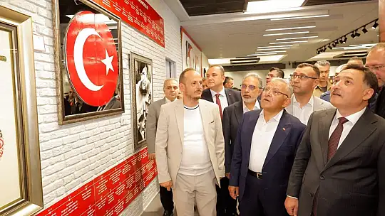 Başkan Büyükkılıç: 'Bu millet esareti kabul etmez, bayrağını yere düşürmez'