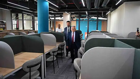 Başkan Büyükkılıç: 'Takdire şayan kütüphanemizi Kayseri'mize sunmuş bulunuyoruz'