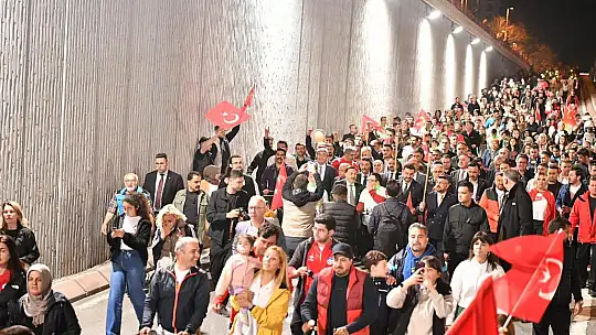 Başkan Büyükkılıç, 19 Mayıs Fener Alayı'nda gençlerin coşkusuna ortak oldu