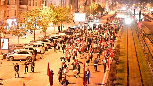 Başkan Büyükkılıç, 19 Mayıs Fener Alayı'nda gençlerin coşkusuna ortak oldu