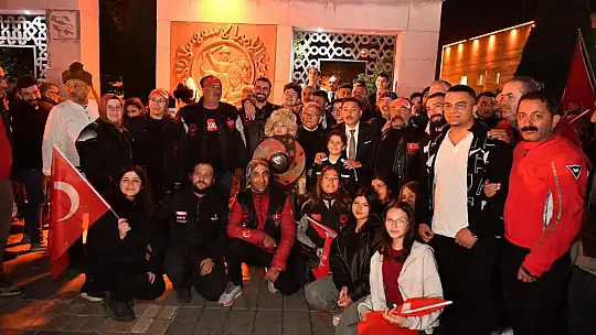 Başkan Büyükkılıç, 19 Mayıs Fener Alayı'nda gençlerin coşkusuna ortak oldu
