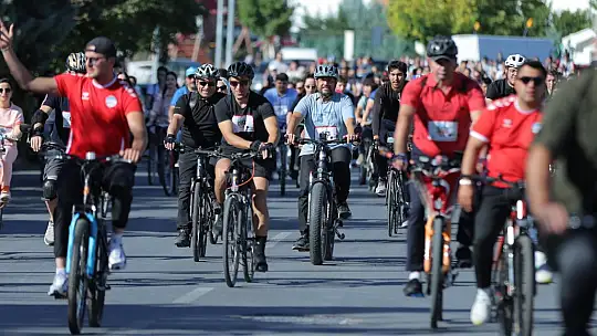 Başkan Büyükkılıç, 3'üncü Doktorlar Bisiklet Turu'nda pedal çevirdi