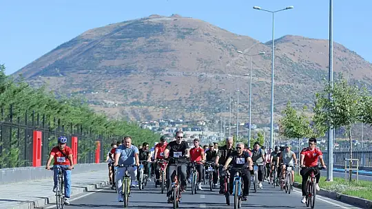 Başkan Büyükkılıç, 3'üncü Doktorlar Bisiklet Turu'nda pedal çevirdi