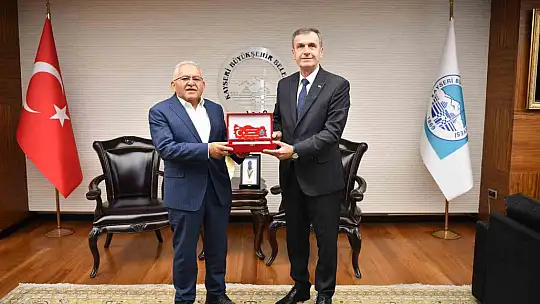 Başkan Büyükkılıç'a Niğde Valisi ve Belediye Başkanı ile Mehmetçik Vakfı müdüründen ziyaret