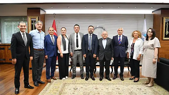 Başkan Büyükkılıç'a yoğun ziyaret trafiği: birlik, beraberlik ve dayanışma vurgusu