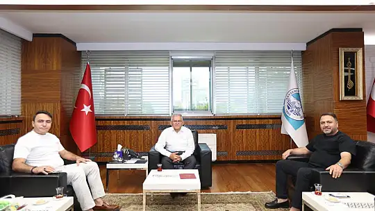 Başkan Büyükkılıç'a ziyaretçi akını