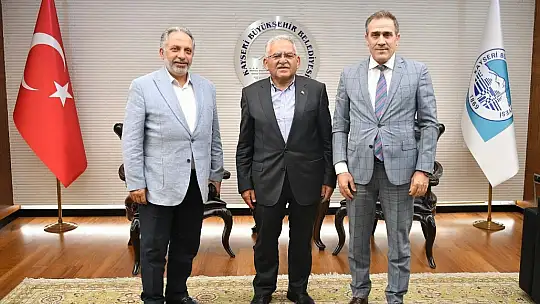 Başkan Büyükkılıç'a ziyaretçi akını
