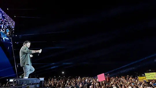 Başkan Büyükkılıç, Ahmet Şafak konserinde Kayserililerin coşkusuna ortak oldu
