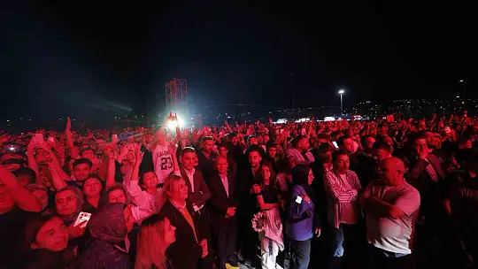 Başkan Büyükkılıç, Ahmet Şafak'ı ağırladı, konser coşkusuna ortak oldu