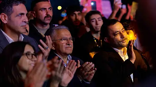 Başkan Büyükkılıç, Ahmet Şafak'ı ağırladı, konser coşkusuna ortak oldu