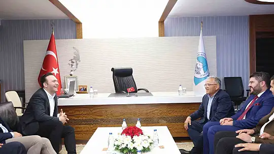 Başkan Büyükkılıç AK Parti Gençlik Kolları Başkanı İbiş'i ağırladı