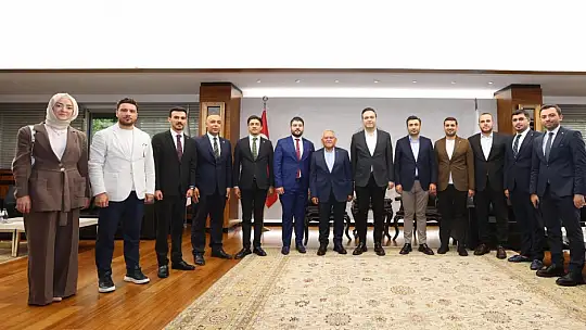 Başkan Büyükkılıç AK Parti Gençlik Kolları Başkanı İbiş'i ağırladı