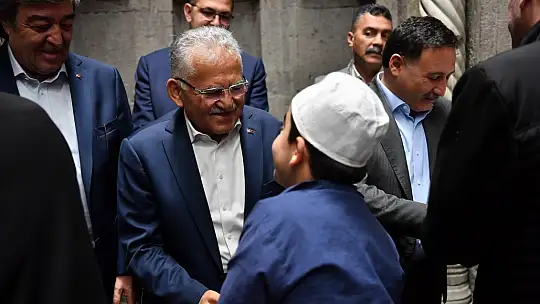 Başkan Büyükkılıç, bayram sevincini Kayserililerle yaşadı