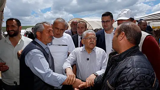 Başkan Büyükkılıç, bayram sevincini Kayserililerle yaşadı