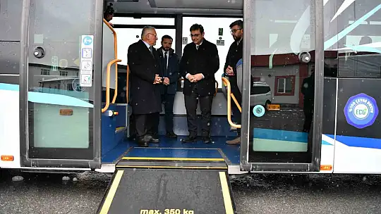 Başkan Büyükkılıç, çevreci ve yenilenebilir elektrikli otobüs ile bisikletleri inceledi