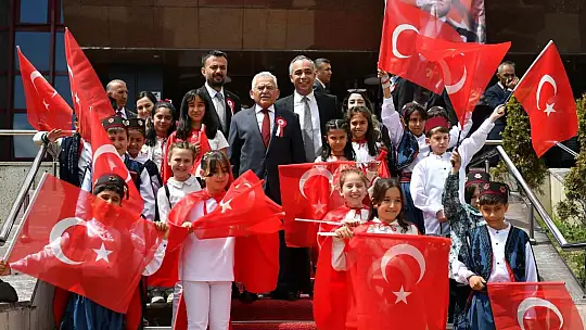 Başkan Büyükkılıç, çocukların bayram sevincine ortak oldu