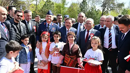 Başkan Büyükkılıç, çocukların bayram sevincine ortak oldu