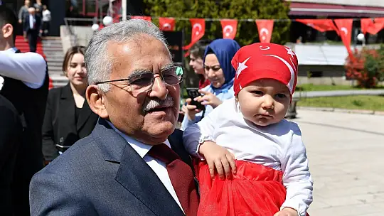 Başkan Büyükkılıç, çocukların bayram sevincine ortak oldu