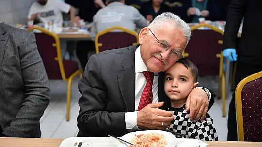 Başkan Büyükkılıç, Cumhurbaşkanı ile bayramlaştı, 'iftara 5 kala' programına ve huzurevi gönül sofrasına katıldı