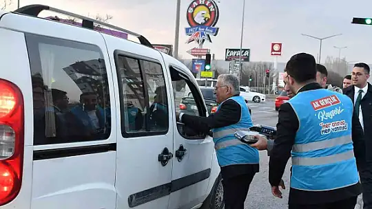 Başkan Büyükkılıç, Cumhurbaşkanı ile bayramlaştı, 'iftara 5 kala' programına ve huzurevi gönül sofrasına katıldı