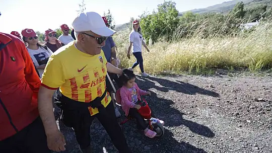 Başkan Büyükkılıç, doğa yürüyüşünde sporseverlerle bir araya geldi